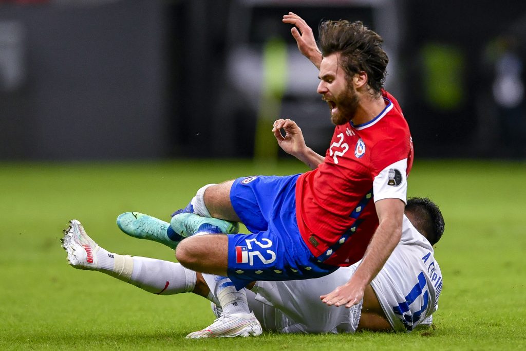 Brereton enciende las alarmas: Blackburn Rovers pone en duda la participación del chileno en las Eliminatorias