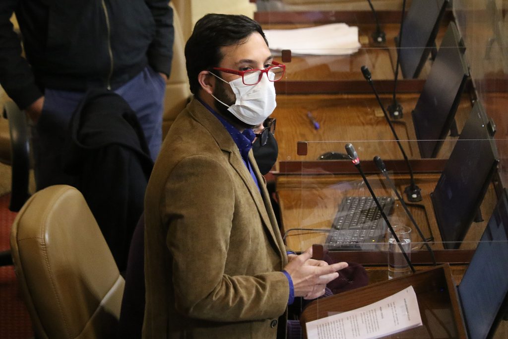 Diputado Crispi por toque de queda en la R.M: “Es una medida totalmente antidemocrática”