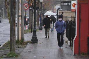 Leve llovizna se registra la mañana de este sábado en comunas de la Región Metropolitana