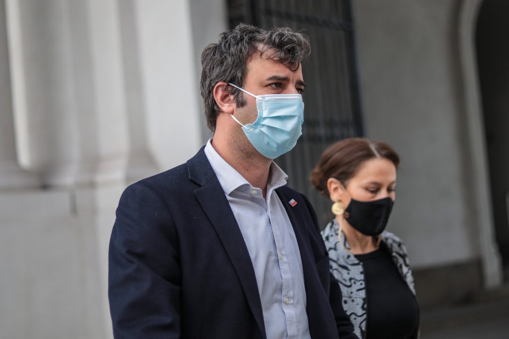 “Urge sacar adelante la Ley Antiamenazas”: Ministro Ossa condenó ataque contra inmueble de ministra de Medio Ambiente