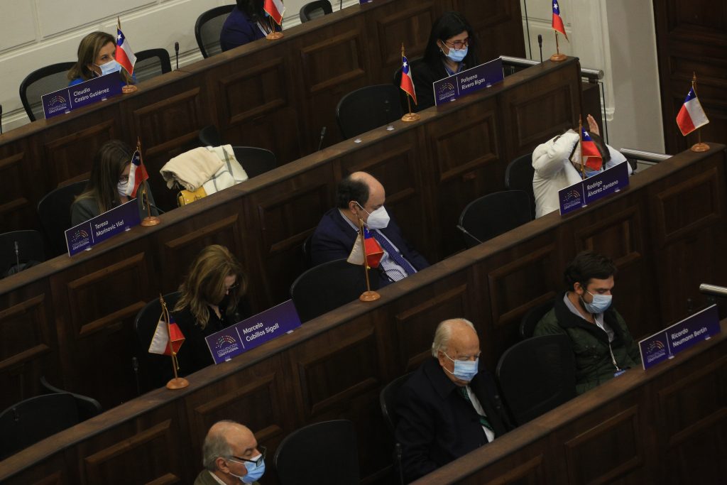 “Es una burla a la ciudadanía”: Constituyentes de Vamos por Chile en contra del aumento de asignaciones