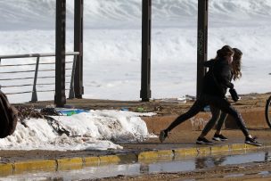 Fuertes marejadas afectan al litoral central: reportan daños a locales