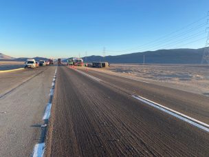 Antofagasta: Volcamiento de bus dejó a 10 personas lesionadas frente a Mano del Desierto