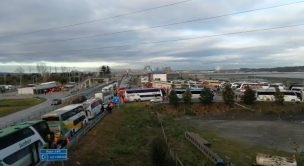 Trabajadores forestales montan barricadas en accesos a Curanilahue en protesta por reiterados ataques sufridos