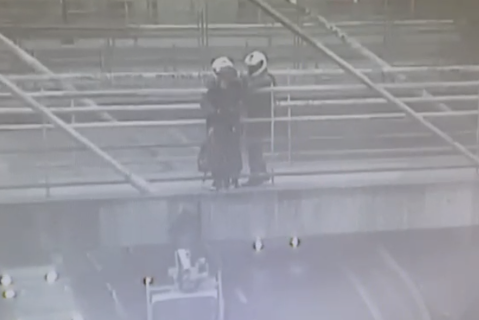 Carabineros evitaron suicidio de joven de 17 años en puente de Santiago 