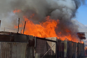 Cuatro incendios simultáneos se registran en comunas de Santiago