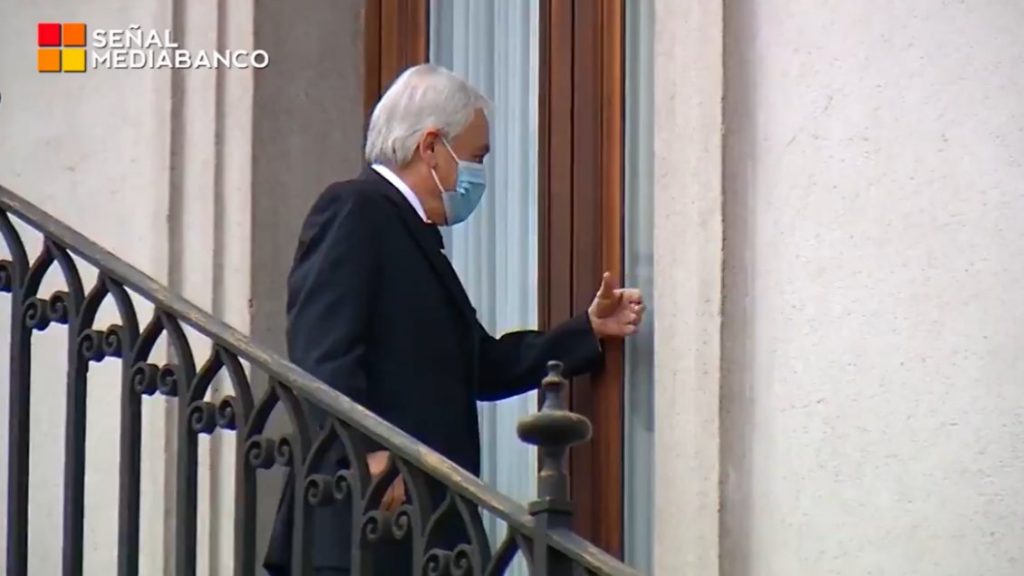 “¿Quién me dejó afuera?”: Presidente Piñera explicó “chascarro” que protagonizó en La Moneda