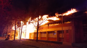 Se registra grave incendio en campus San Joaquín de la Universidad Católica