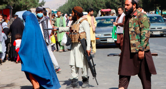 Talibanes celebran la salida de las fuerzas estadounidenses de Afganistán: “Hemos hecho historia”