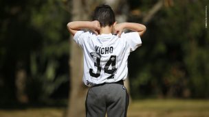 ¡Lo encontraron! Colo Colo sorprende a pequeño hincha que fabricó su propia camiseta del Cacique