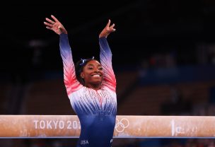 Simone Biles consigue el bronce en la barra de equilibrios en Tokio 2020