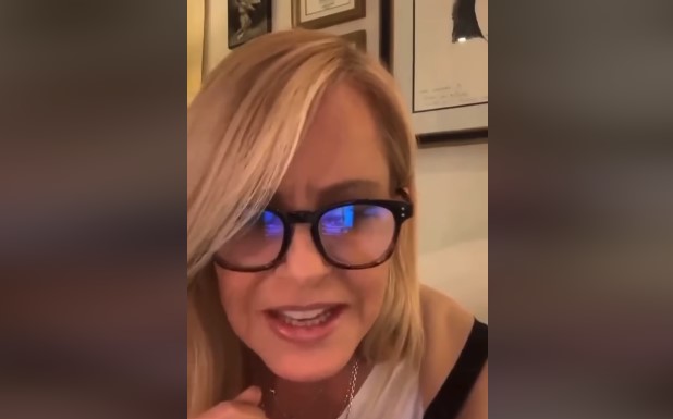 “¿Saludos a dónde? Qué nombre más particular”: Bolocco ni se enteró y mandó un curioso saludo en vivo