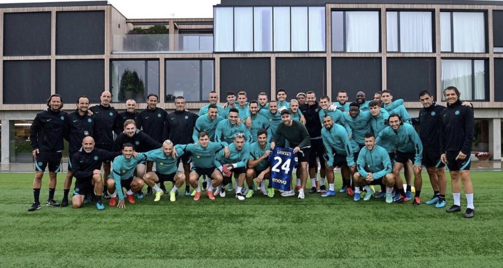 “Dios quiera estés pronto con nosotros”: El mensaje de Arturo Vidal tras reencontrarse con Christian Eriksen