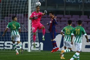 Claudio Bravo sueña con compartir con Messi en el Betis: “Acá lo esperamos”