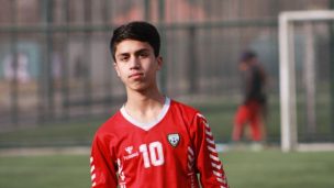 Conmoción mundial: muere joven futbolista afgano al intentar huir de Kabul