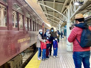 Tren del Recuerdo reinició hoy su operación entre Santiago y San Antonio