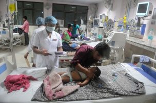 Misteriosa fiebre provoca la muerte de niños en India