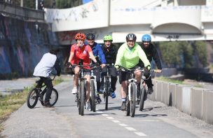 Gobernador Claudio Orrego encabezó reactivación del paseo urbano “Mapocho Pedaleable” provisorio