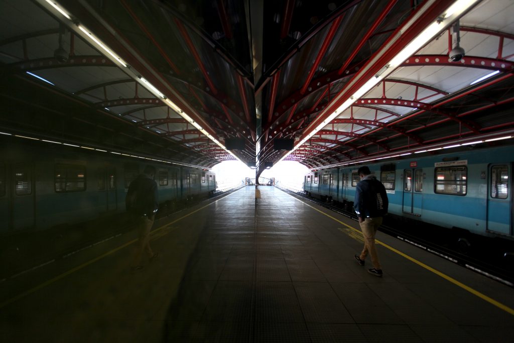 Metro informa que Estación Pedrero se mantiene cerrada por incidentes ocasionados por “barristas”