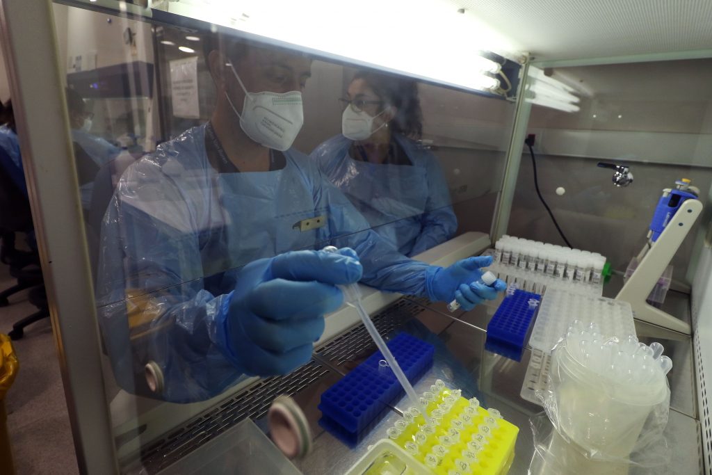 Minsal reporta 852 casos nuevos de Covid-19 y 13 fallecidos: 4.075 pacientes están en etapa activa