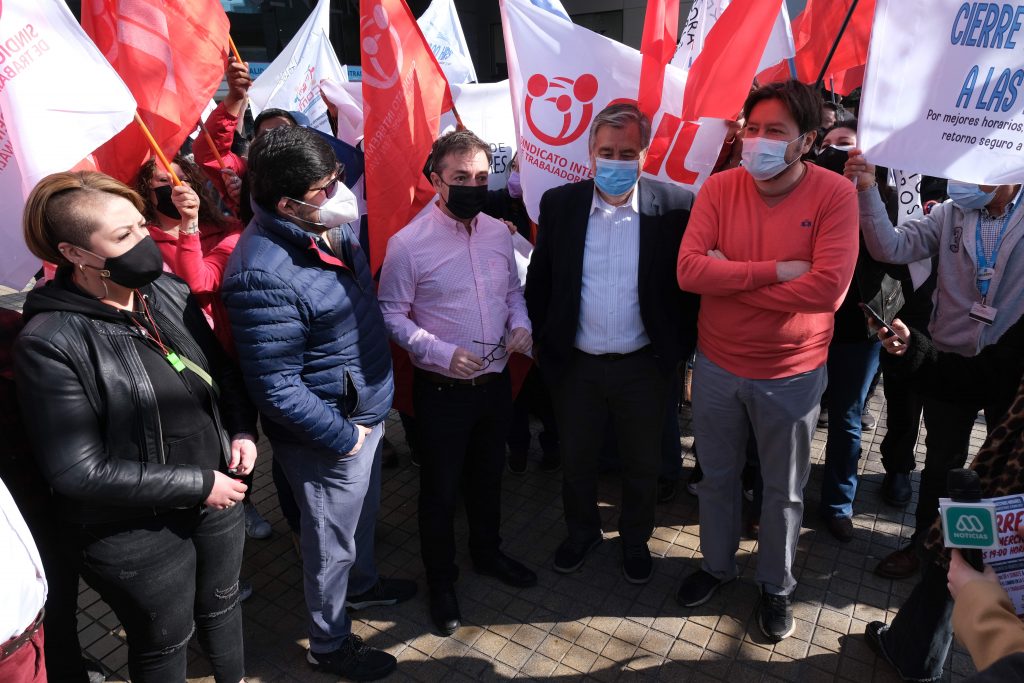 Llaman a parlamentarios a aprobar feriado irrenunciable del 17 de septiembre