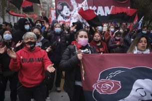 Agrupaciones marchan en tradicional romería al Cementerio General