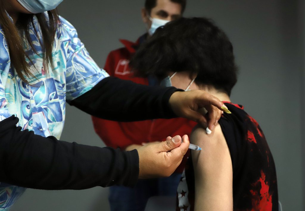 Viña: Reorganizan vacunatorios por inicio de inoculación en niños de 6 a 11 años