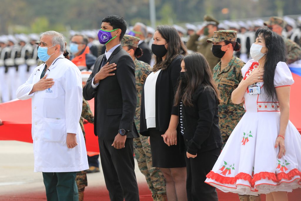 Parada Militar 2021: Doctor Ugarte fue destacado como “un rostro creíble y respetado” en lucha contra el Covid-19