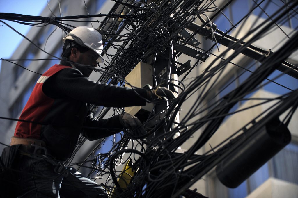 21 mil usuarios afectados: VTR denuncia corte “por vandalismo” en su servicio de internet, telefonía y televisión