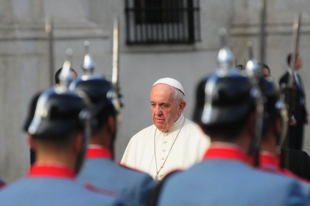 El Papa insta a la Iglesia a reconocer sus “errores” en los casos de abusos a menores