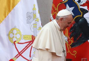 Diputados UDI escriben carta el Papa Francisco: piden que se refiera a incendios de iglesias durante estallido social y ley de indulto