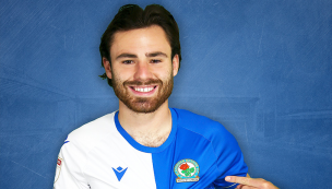 Blackburn Rovers se burla de hinchas chilenos por titularidad de Ben Brereton