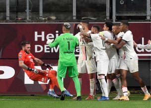 [Video] Todos contra Mbappe: la polémica reacción del francés contra el arquero rival