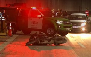 Dos personas fallecieron tras estrellarse en moto contra un muro de Contención en Costanera Norte