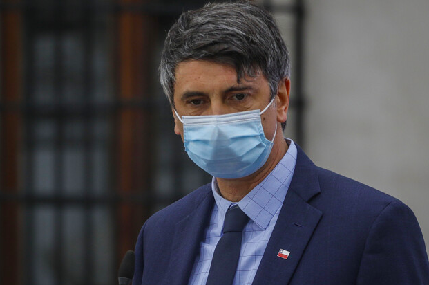 Ministro Couve valoró autorización de vacuna CoronaVac para mayores de 6 años: “Esta es una muy buena noticia”