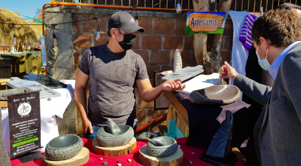 Fonda FOSIS reúne a más de 150 emprendedores de productos típicos chilenos en estas Fiestas Patrias