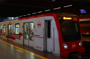 Metro de Santiago informa que estación Universidad de Chile se encuentra cerrada