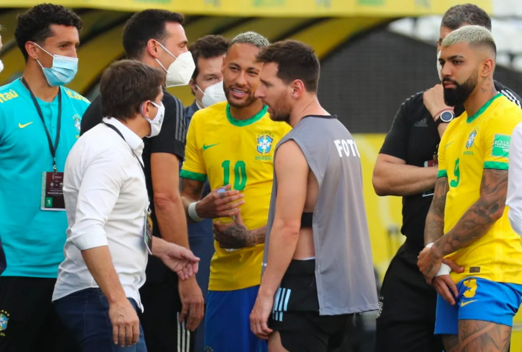 [Video] La molestia de Messi tras el bochorno de Sao Paulo: “¿Esperaban que empezara el partido para venir?”