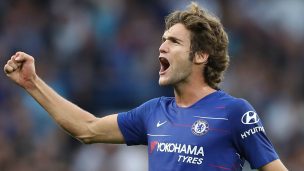 Marcos Alonso deja de arrodillarse y propone nuevo gesto contra el racismo en la Premier League