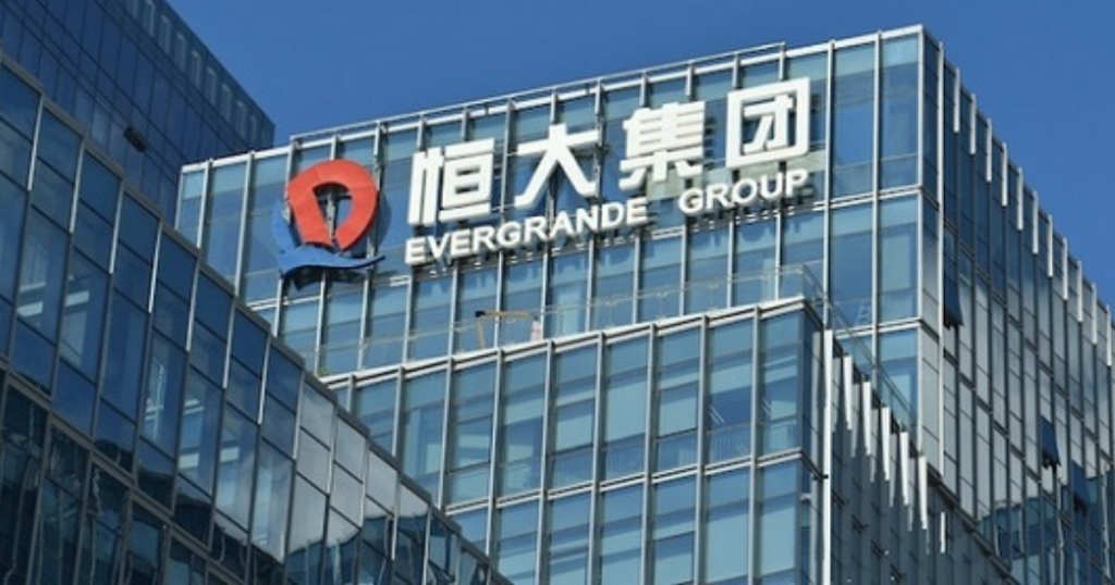 Evergrande se desploma más de un 12% en su regreso al parqué