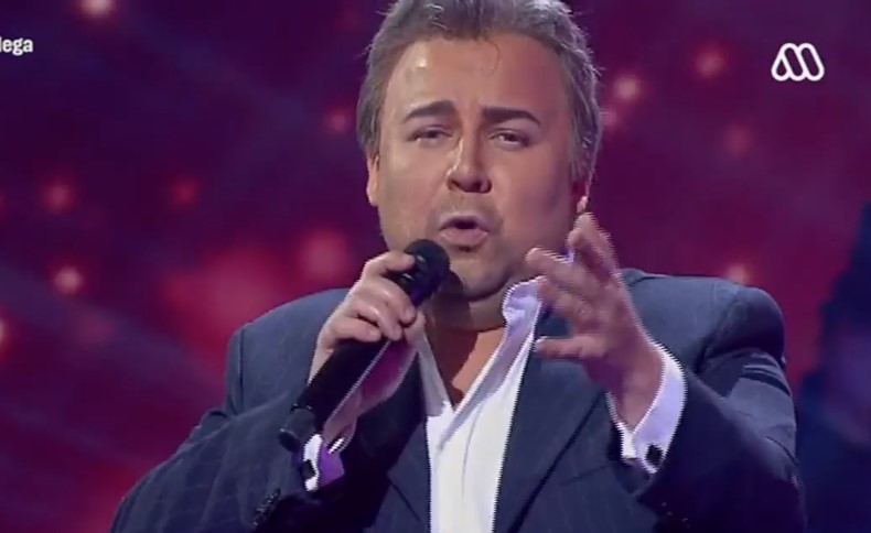 “Se ve el esfuerzo”: Andrés Sáez conquista al jurado en The Covers con impactante tributo a Luis Jara