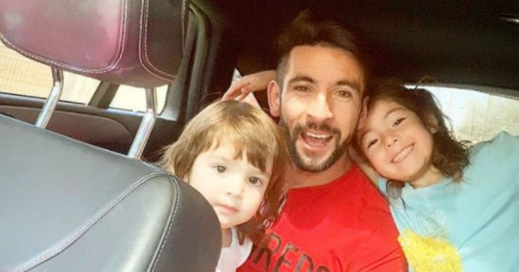 Mauricio Isla dedicó una hermosa canción a sus hijas: “Las amo mucho princesitas”