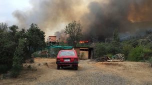 Alcalde de Tiltil informa sobre 12 viviendas afectadas por incendio forestal