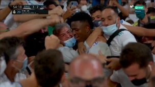 Fanático del Real Madrid es expulsado del estadio y multado por celebración de Vinicius Jr.