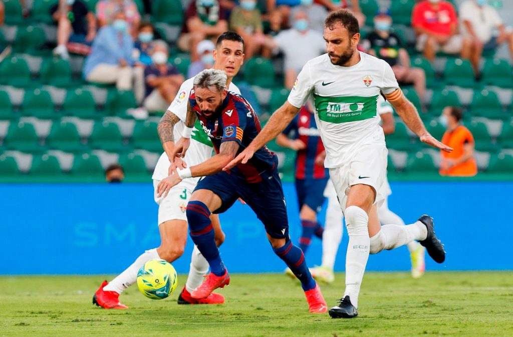 Enzo Roco fue titular en empate del Elche en la Liga