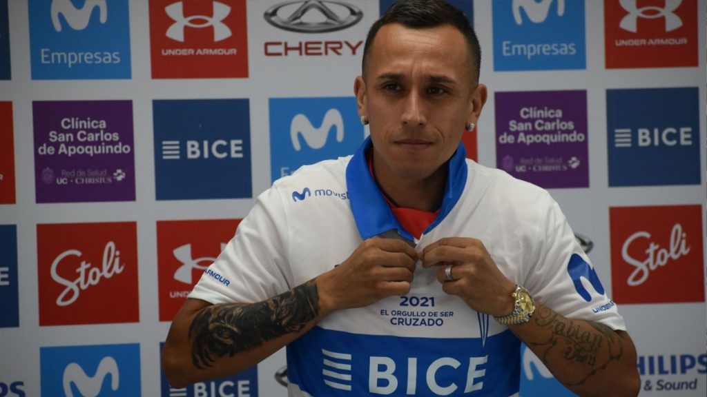 Fabián Orellana es presentado en la UC: “No vengo a retirarme al fútbol chileno”
