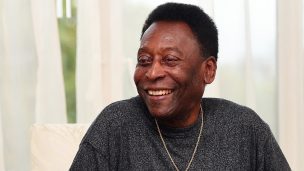 Pelé aclara su estado de salud y tranquiliza al mundo del fútbol