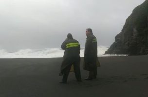 Carabineros rescató a una de las cuatro personas atrapadas en Iglesia de Piedra en Cobquecura