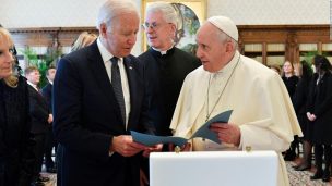 El Papa y Biden se reúnen en el Vaticano durante 90 minutos previo al G-20