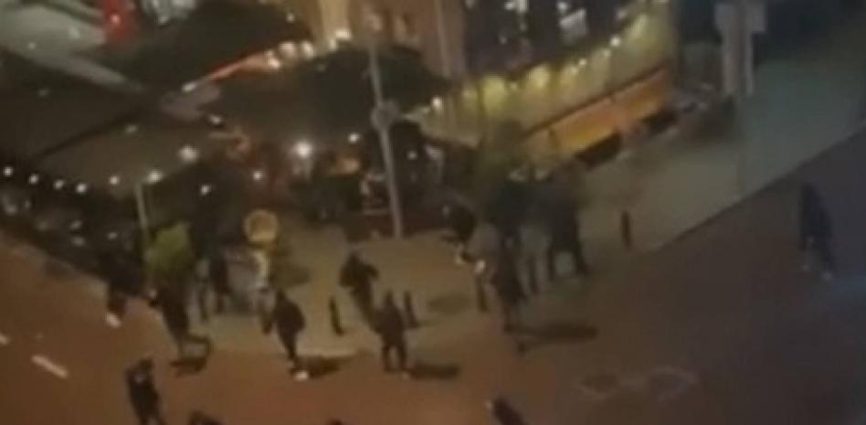 [Video] Ultras del Feyenoord atacan a directivos del Unión Berlin en Países Bajos